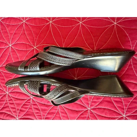 Italian Shoemakers Women's Black Wedge Sandals Size 7 1/2 - Picture 6 of 7